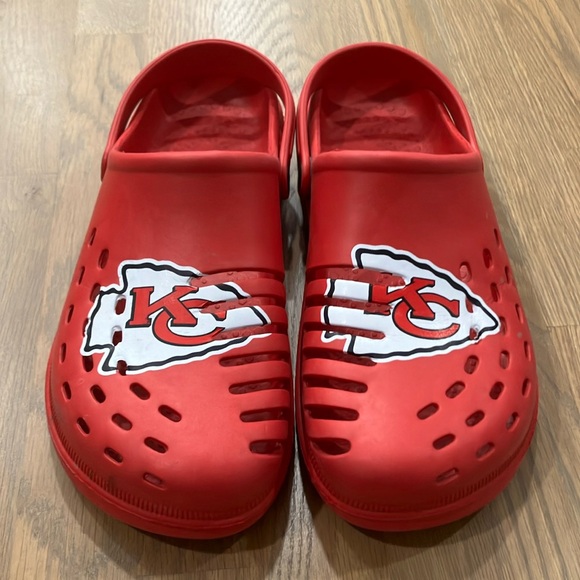FOCO Men’s Kansas City Chiefs NFL Red Slip On Waterproof Clogs Slides - Picture 1 of 7